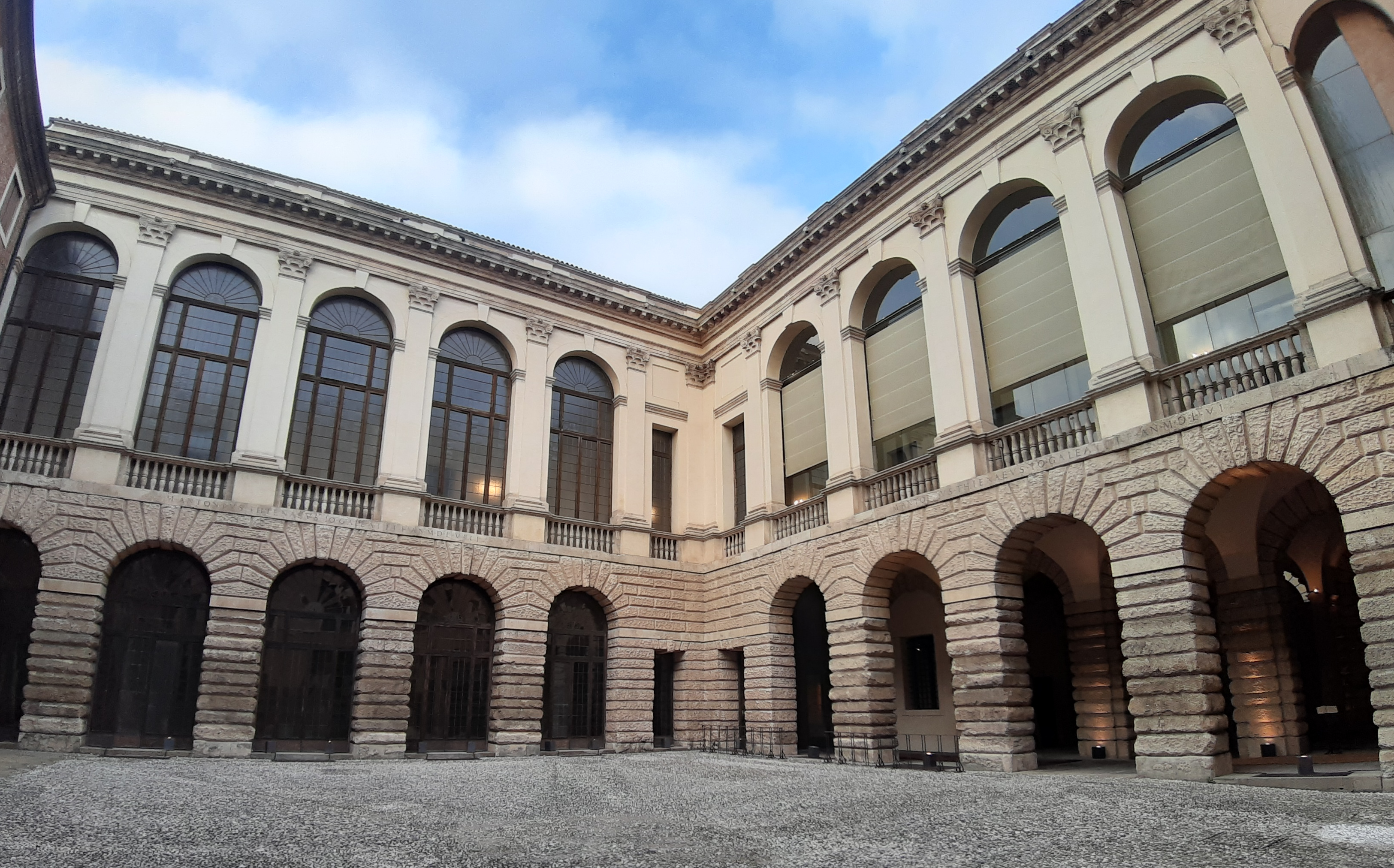 cortile interno di Palazzo Thiene